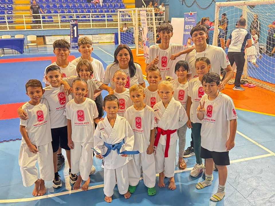 Equipo Miyagi-Ken en torneo